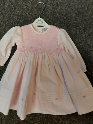Sarah Louise NEU ROSA GESMOKTES KLEID STIL 013371 GRÖSSEN 12 MONATE 2 JAHRE