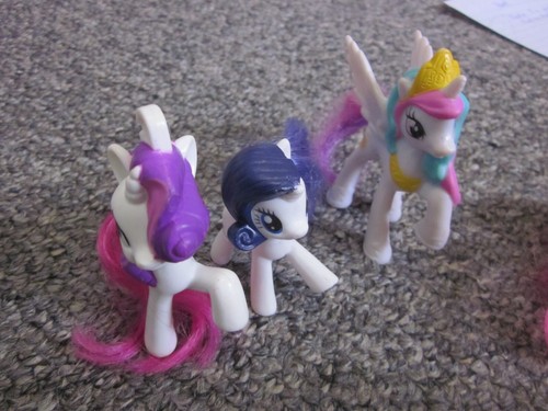 My Little Pony Lot bulk of 8, 3 White, 3 Purple, 2 Pink. As IS. See Pictures. - Picture 7 of 13