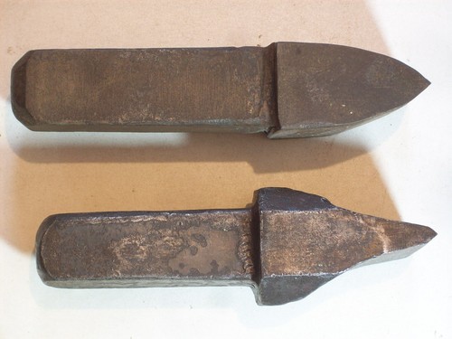 Tool BLACKSMITH HARDY 1 3/8 INCH SQUARE SHANK CONVEX TO POINT 2” WIDE FOR ANVIL - Picture 5 of 6