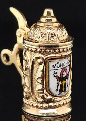 14K Gold MUNCHEN GERMANY BEER STEIN OPENS Charm Pendant German 585 Enamel Shield