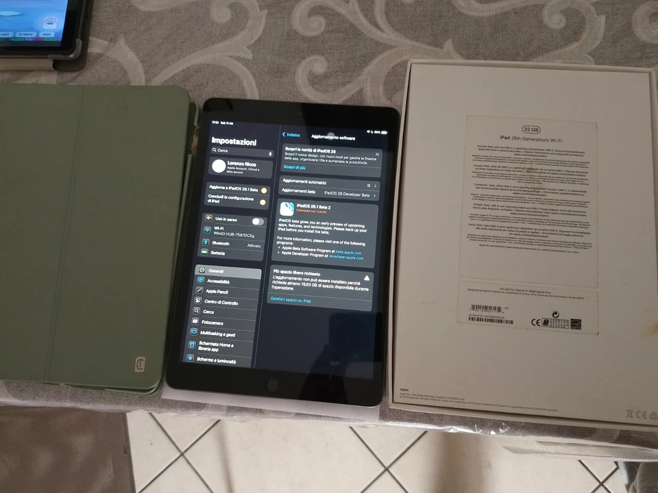 Apple iPad (8th generation) · 32GB · Cellular, foto 3 di 5