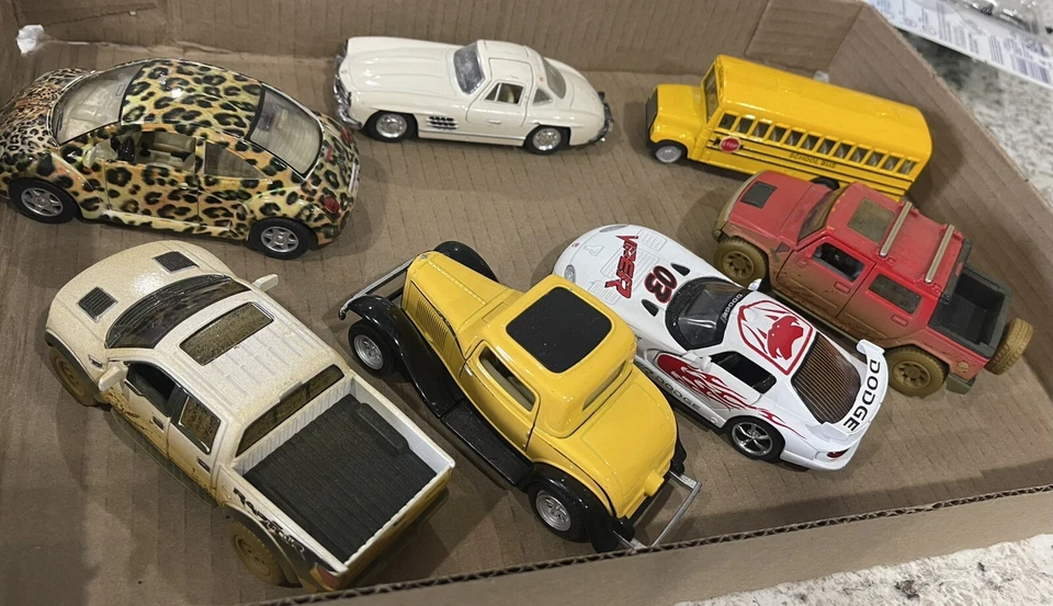 Lote de 6 carros modelo atuais Kinsmart Die Cast Pullback Kinsmart HW outros - Imagem 4 de 4