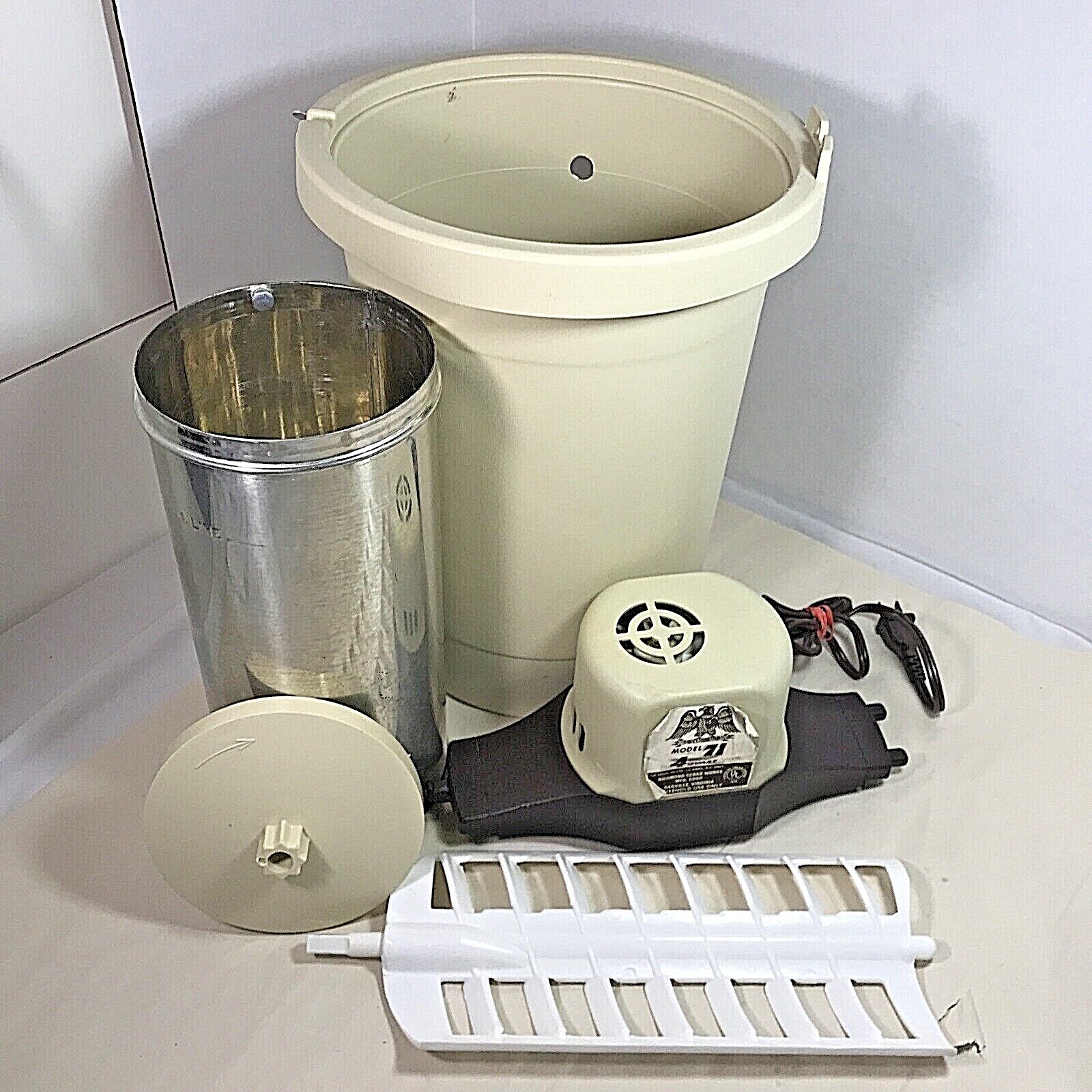 Vintage Richmond Cedar Works 4 Qt, Electric Ice Cream FreezerModel 71