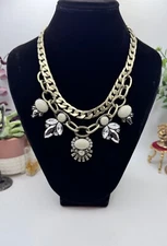 Necklace Brass Tone Whit Floral Design And Rhinestone -Acrylic VIVI LOVE