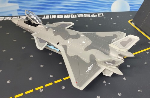 FLOZ China J-20 caza furtivo 1/100 avión modelo de avión diecast 1/100 - Imagen 2 de 12