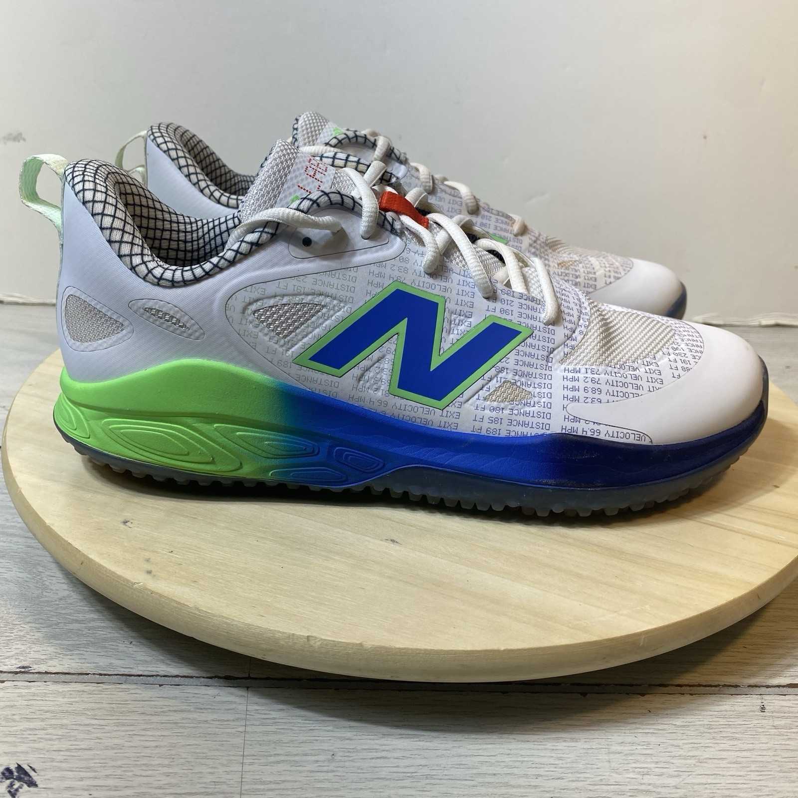 Men’s 9.5 New Balance STVELO14  White Blue Green Turf Training Shoes