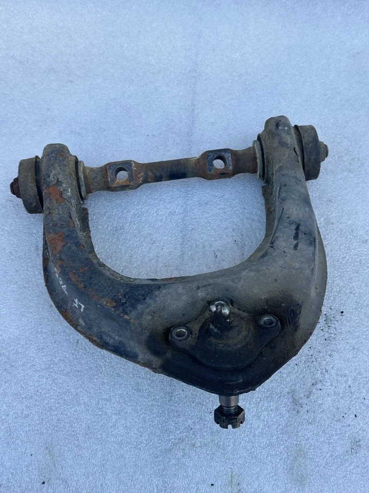 MITSUBISHI MONTERO SPORT 1999 CONDUCTOR IZQUIERDO BRAZO DE CONTROL SUPERIOR DELANTERO Foto 2 de 4