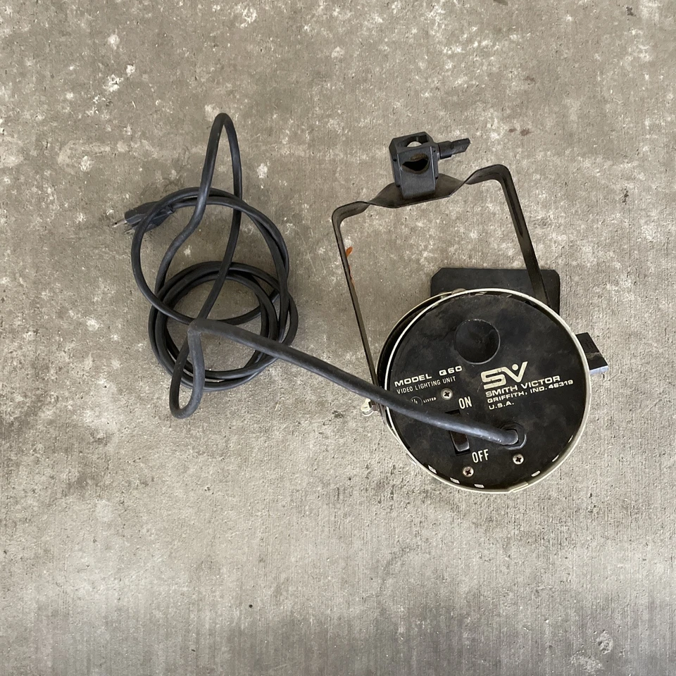 SV Smith Victor Griffith Industries Video Light Model Q60 Tungsten Light Unit. - Image 3 of 4