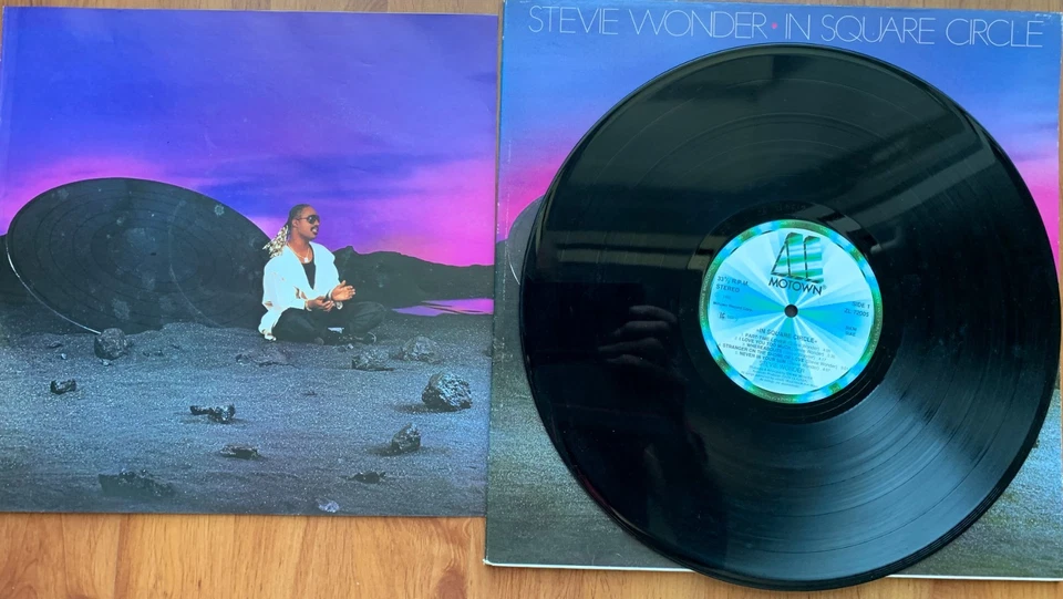 LP 33 T Stevie Wonder – In Square Circle - 1985 - avec son livret - Photo 4/4