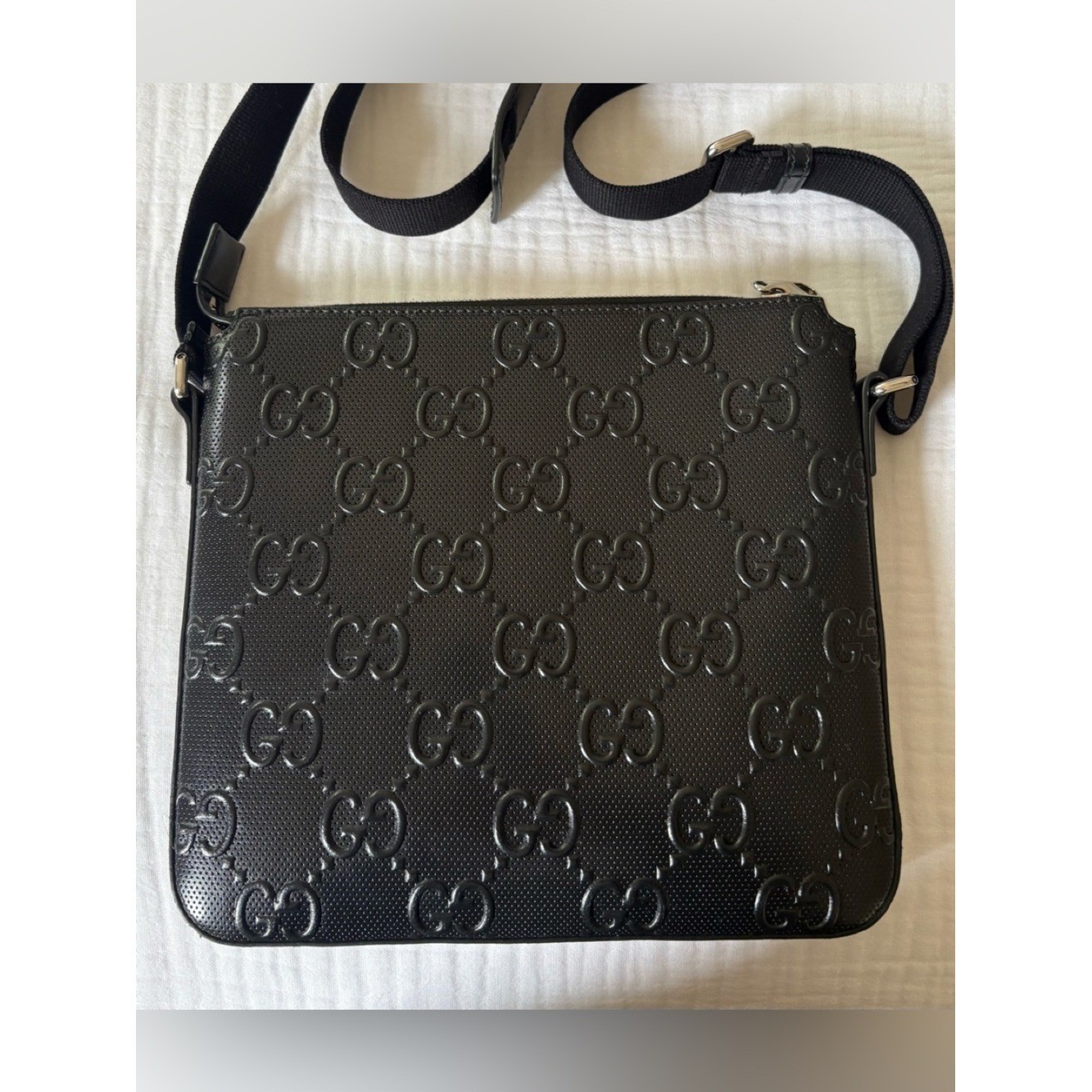 Gucci - Signature Small Zip Messenger Bag Guccissima in Leather - Black & Silver image 3