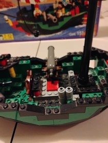 LEGO Pirates 6250 Cross Bone Clipper with minifigures and Instructions
