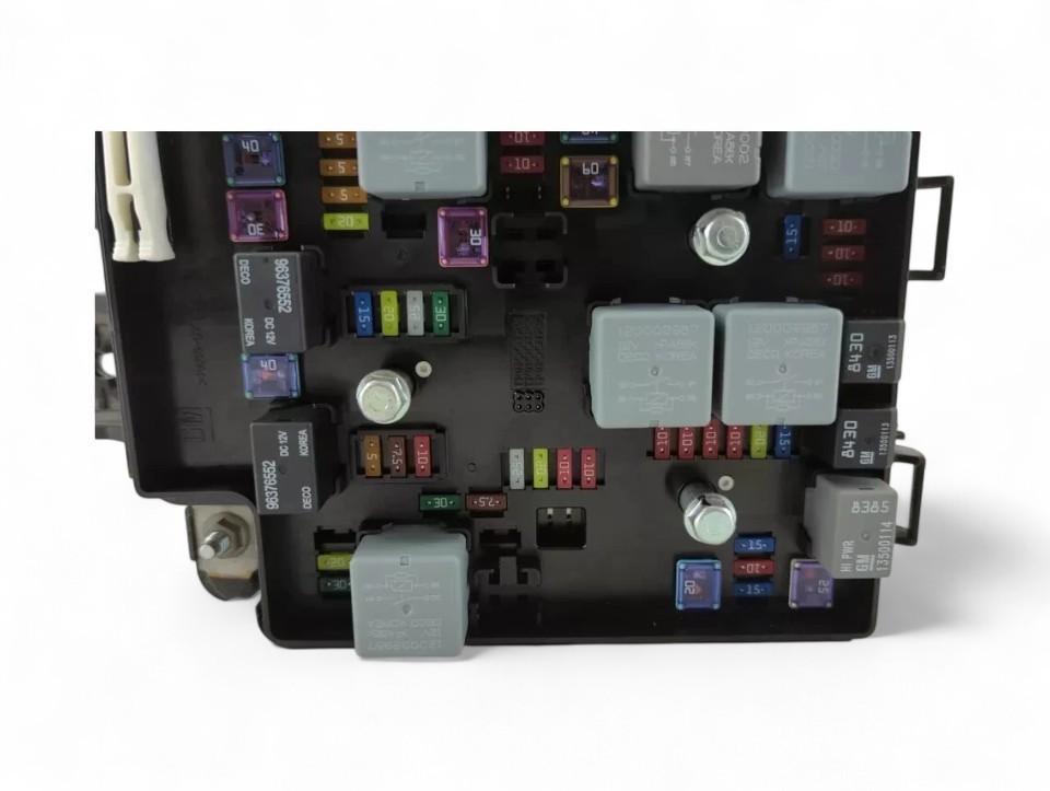 chevy sonic cigarette lighter fuse 2012-2016 Chevrolet Sonic 1.4L Engine Compartment Fuse Box OEM