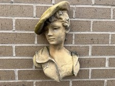 Wandbüste Dame Figur in Steinguss - gealterter und gebrauchter Zustand Garten Wandbild