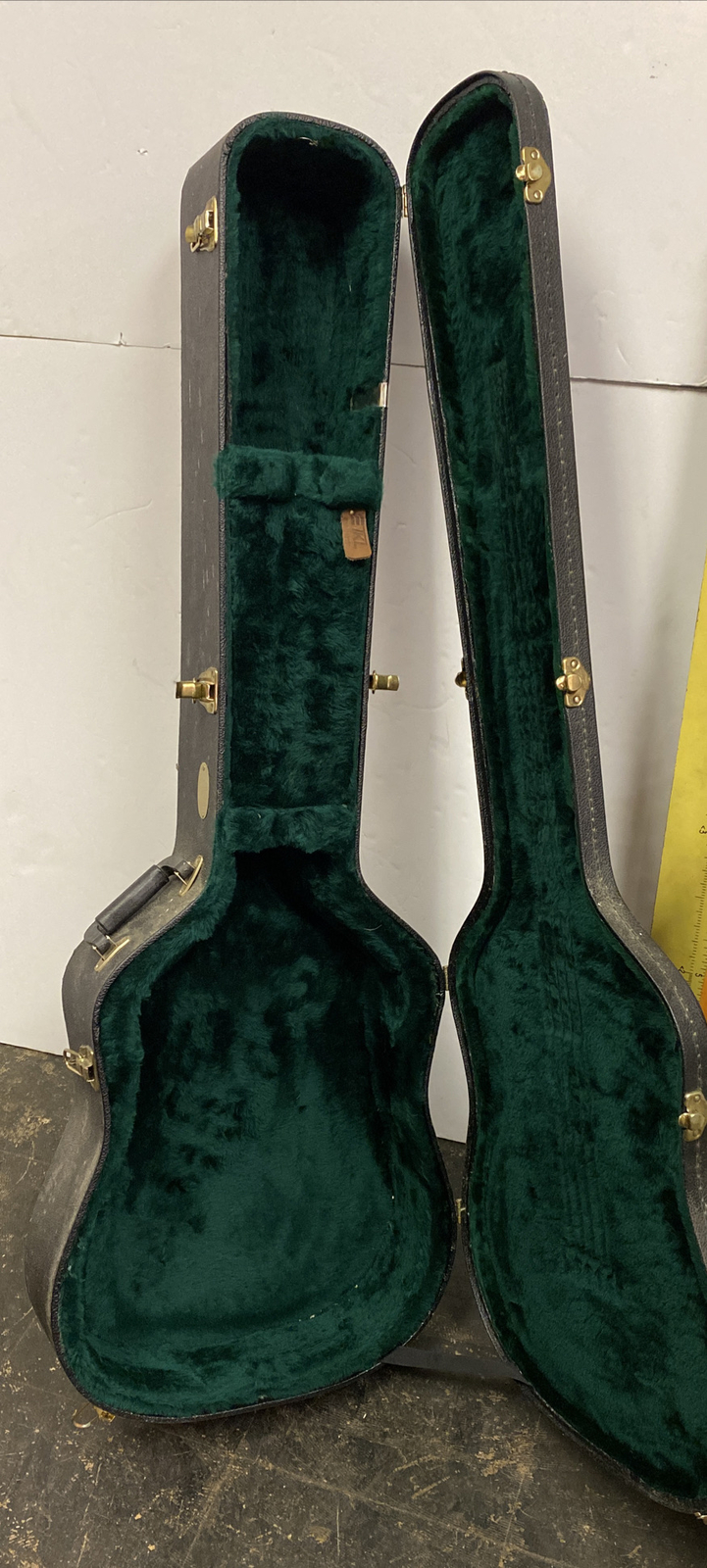 EMPTY VINTAGE CASE FOR A MARTIN GUITAR eBay