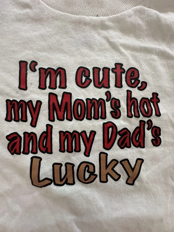 Tee says I'm Cute, my mom's hot and my dad's Lucky; 2T 棉 — 第 3/4 张图片