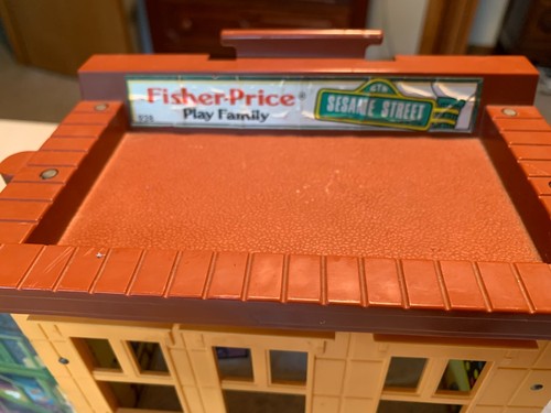 Vintage Fisher-Price Sesame Street Play Family Folding House with Little People - Picture 4 of 5