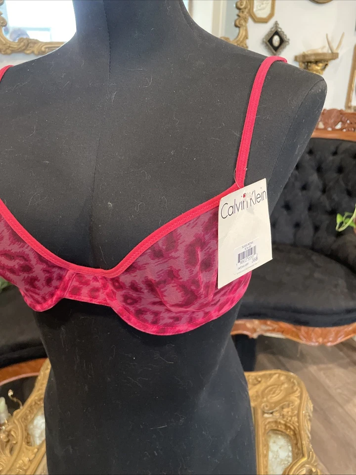 Sujetador vintage de malla transparente con aros de Calvin Klein rosa intenso estampado animal talla 36B Foto 2 de 3