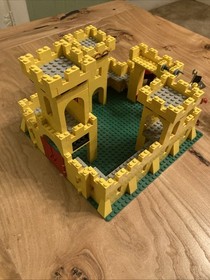 LEGO Castle 375 / 6075 Vintage 1980s Nearly Complete Plus Few Minifigures