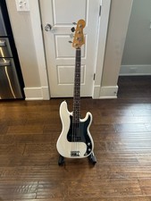 Fender Player II Precision 4 string Bass Olympic White Rosewood Fretboard