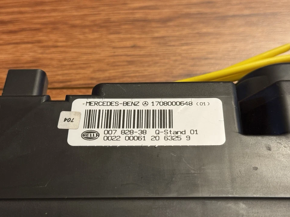 OEM 97-04 Mercedes-Benz SLK230 SLK320 SLK32 AMG Central Door Locking Vacuum Pump - Image 4 of 4