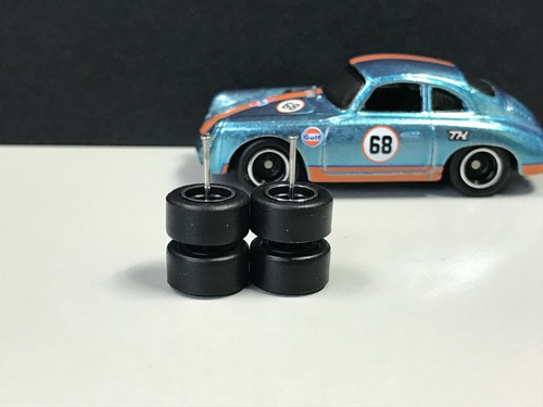 R281 Hotwheels 1/64 Set Tires Slotted Black 10mm, Short Axle Real Riders - Picture 3 of 5