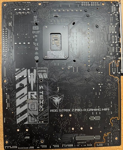ASUS ROG STRIX Z790-H Gaming (WiFi 6E) LGA 1700 (Intel 12e-14e génération) ATX - Photo 6/9