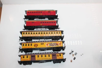 3 Roundhouse HO Old Time P T Barnum Coaches & 2 Bachmann Exploding Cars Pls Read - Image 1 of 4
