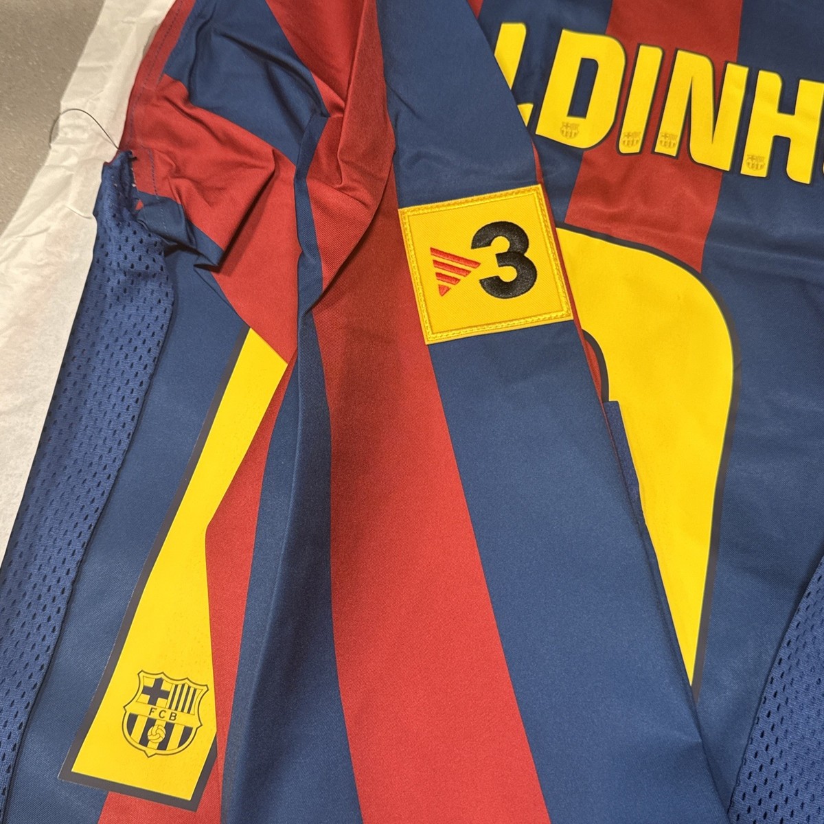 Nike FC Barcelona Re-Issue 2005/06 Ronaldinho #10 Home Jersey Size