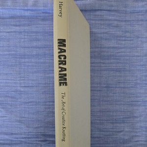 Van Nostrand Reinhold Macramé The Art of Creative Knotting Book