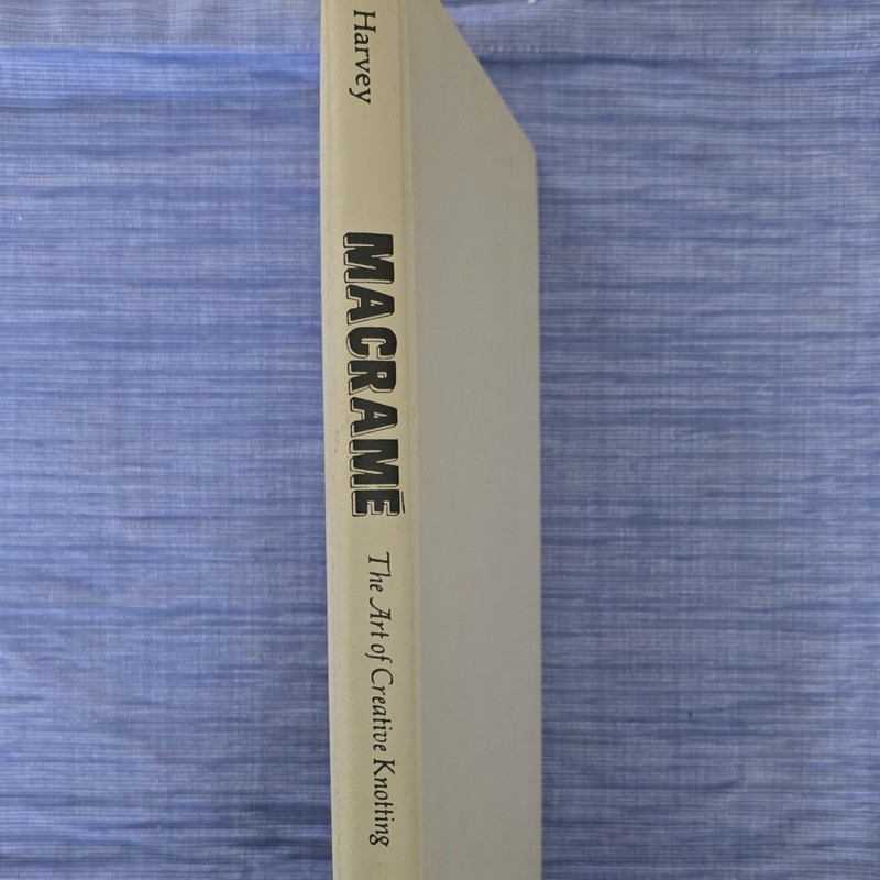 Van Nostrand Reinhold Macramé The Art of Creative Knotting Book
