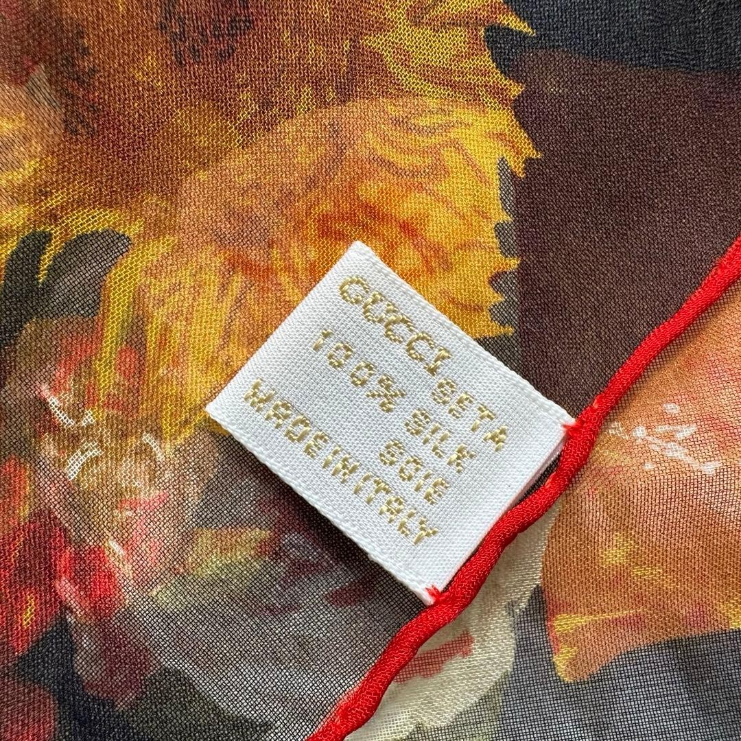 GUCCI Floral Silk Petite Scarf in Navy and Multicolor　41cm＊41cm thumbnail 7