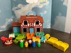 COMPLETE. Vintage Fisher Price Little People Brown Tudor House 952 with extras