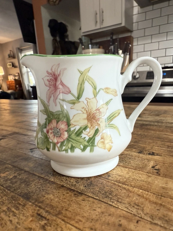 Jade Lilly Shafford Hand Painted Porcelain Creamer Sugar Bowl In EUC - Image 2 of 4