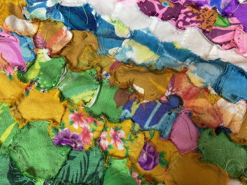 VTG Hawaiian Crepe Scrappy Hexagon Patchwork QUILT TOP UNFINISHED Hand Pieced - Picture 11 of 11