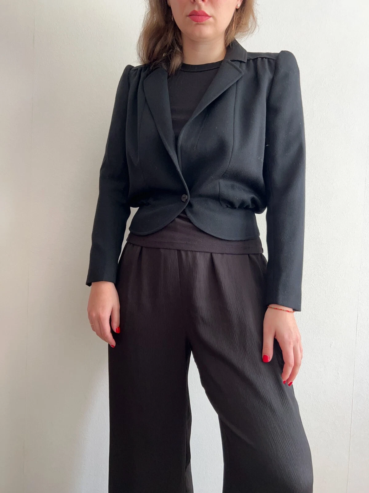 Giacca blazer vintage Valentino Miss V lana cropped nera plissettata dietro taglia IT42