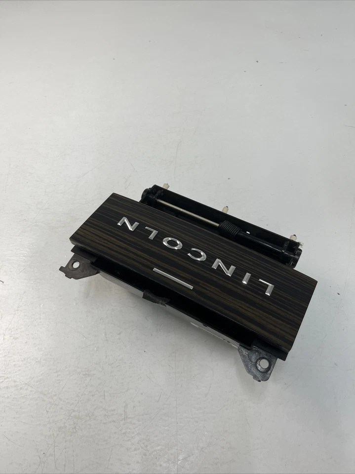 Открытый нажимной поддон для пепельницы для приборной панели 04–08 Ford Lincoln Mark LT с отделкой под дерево зерно - Изображение 4 из 4