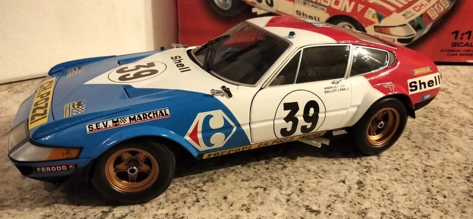 Modellino FERRARI 365 GTB/4 #39 1972 Competizione Daytona 08164E Kyosho 1:18 - Immagine 2 di 4