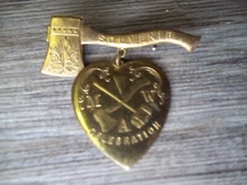 Modern woodmen pinback advertising axe and heart souvenir celebration      Z33B