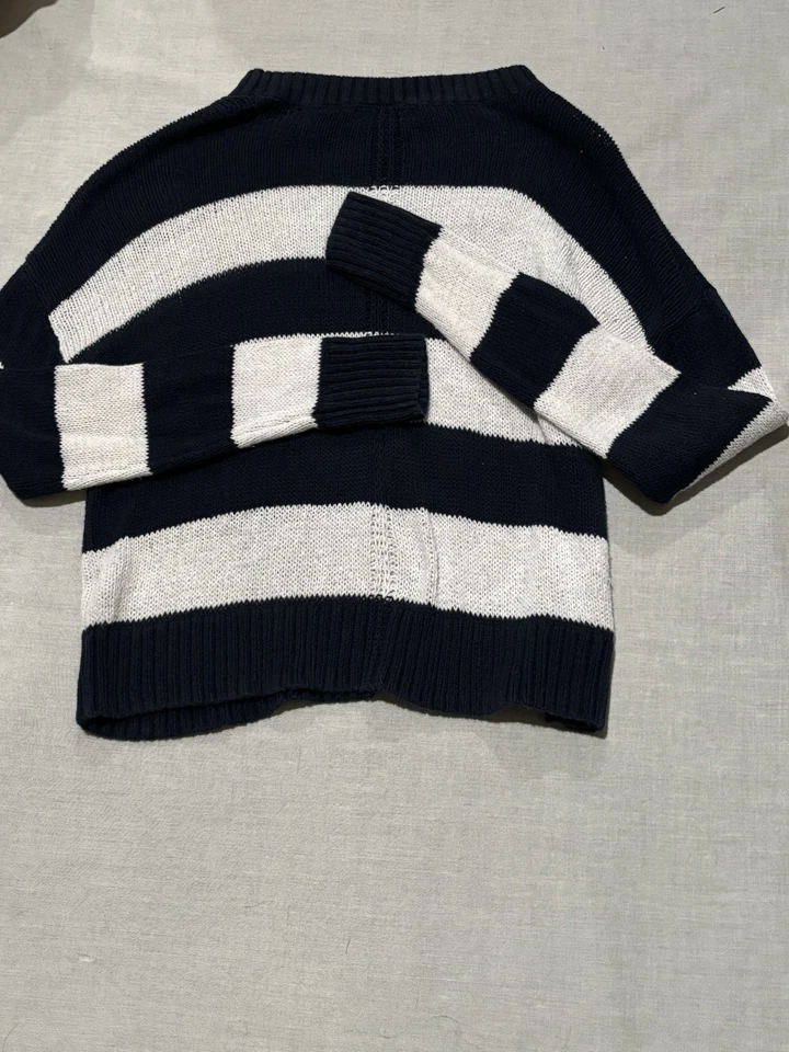 Banana Republic Women’s Small Sweater Navy And White Crew Neck Sweater - Image 2 of 3