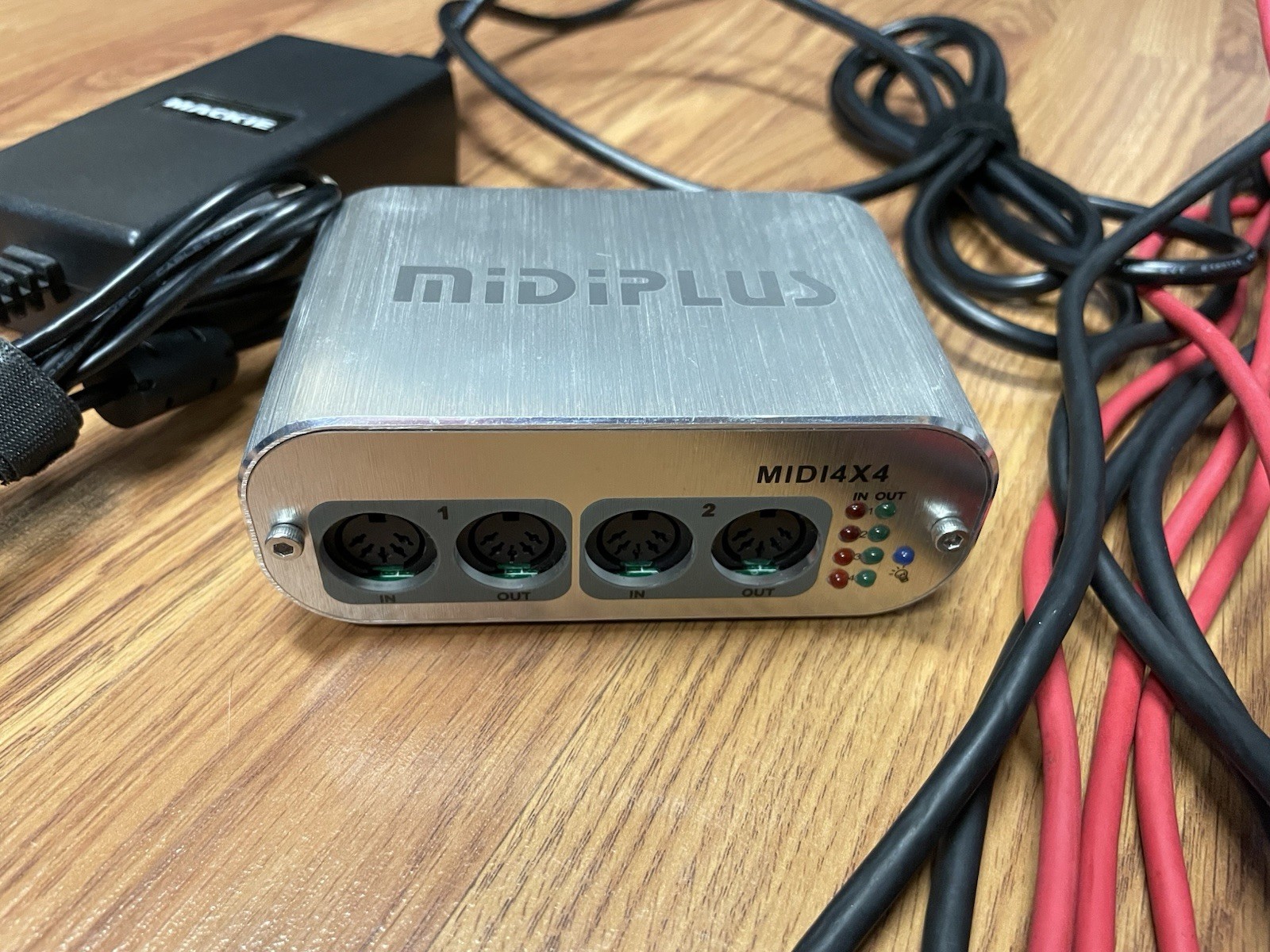 Mackie Control Universal + MIDI Interface 