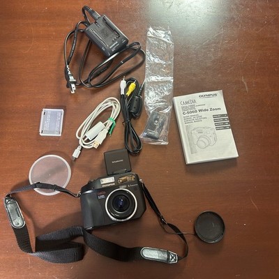 Olympus Digital Camera C-5060 Wide Zoom Flip Screen 5.1MP Battery Remote Charger