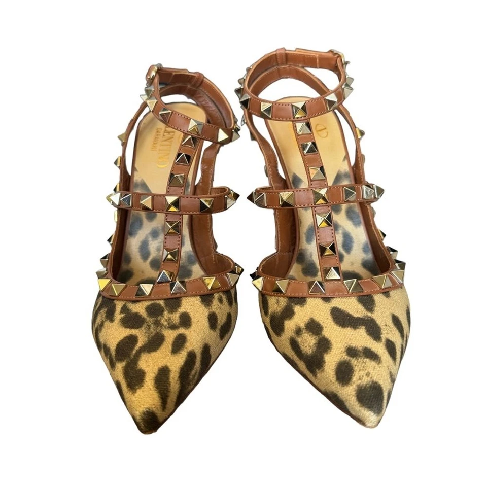 Valentino Gold Rockstud Accent Animal Print T-Strap Pumps Size: 8.5 | IT 38.5 - Image 3 of 4