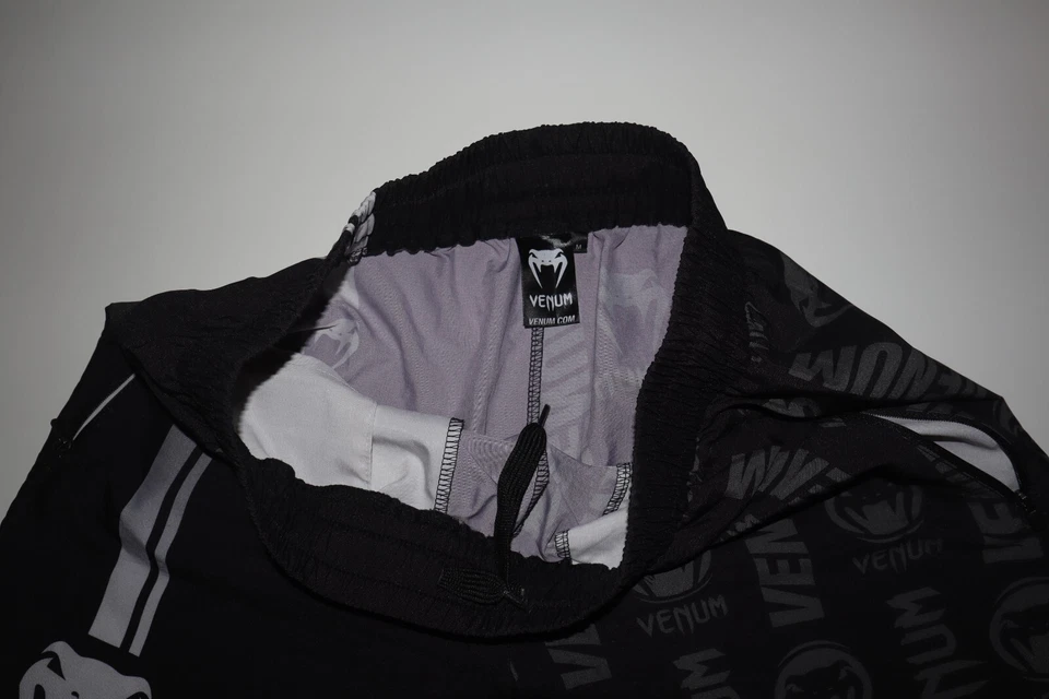 PANTALONES CORTOS VENUM FIGHT TRAINING HOMBRE ESTAMPADO NEGRO TALLA MEDIANA Foto 2 de 4