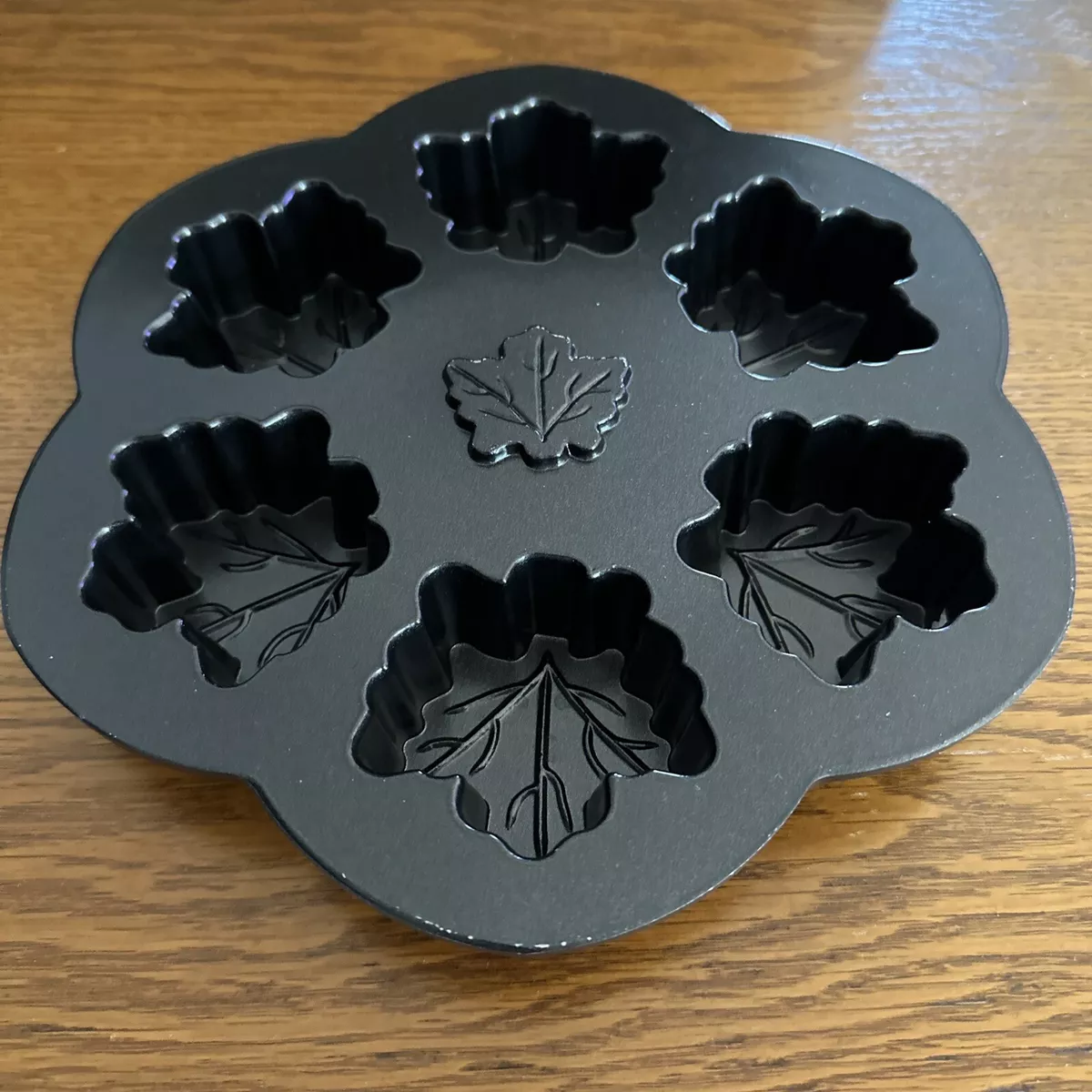 Nordic ware clearance maple leaf pan