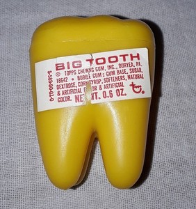 1971 TOPPS CHEWING GUM BIG TOOTH PLASTIC CANDY CONTAINER YELLOW EMPTY