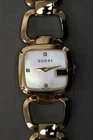 Running Gucci Mother Of Pearl Dial 4 Jewel Swiss Gold Tone Ladies Watch 125.5