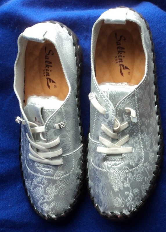 SALKIN  USA women's quality leather, comfort silver shoes sz 9B -new very nice!