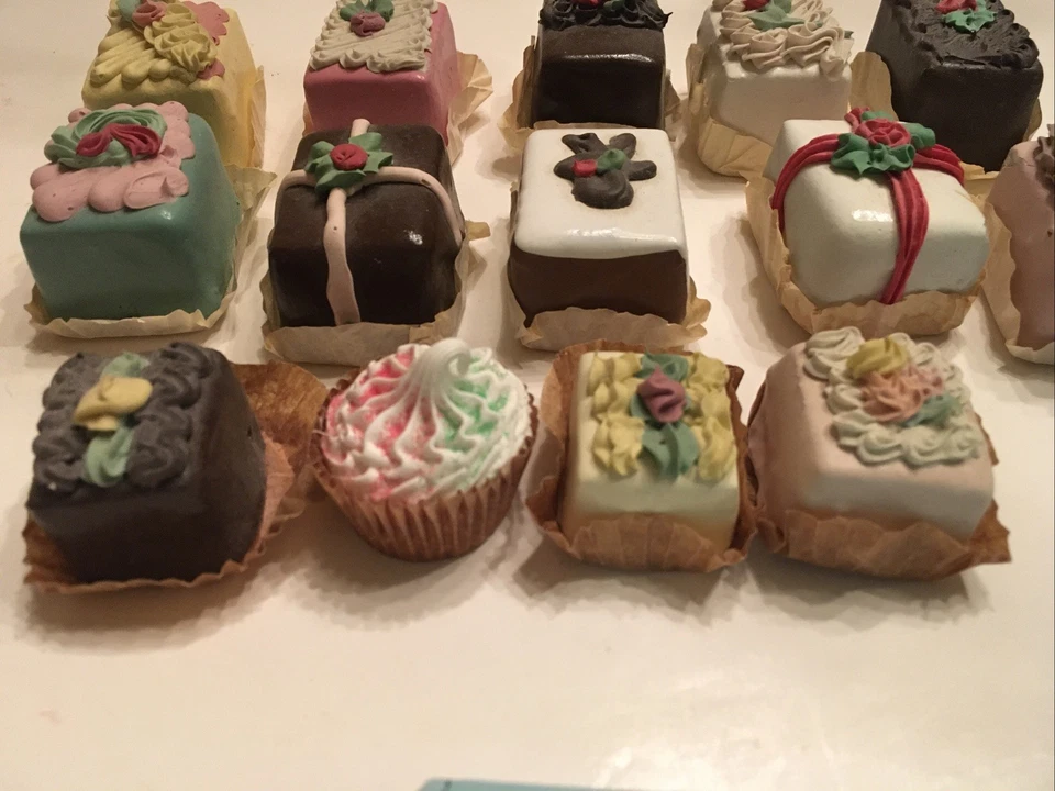 批量 14 件 Petit Fours 玩食品蛋糕 甜点 茶党 现实假展示 — 第 3/4 张图片