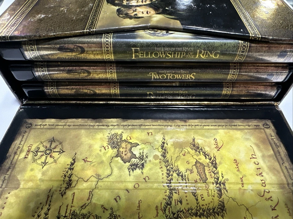 The Lord of the Rings: Extended Trilogy Blu-ray Disc, 2011, 15-Disc Set LIKE NEW - Image 3 of 3
