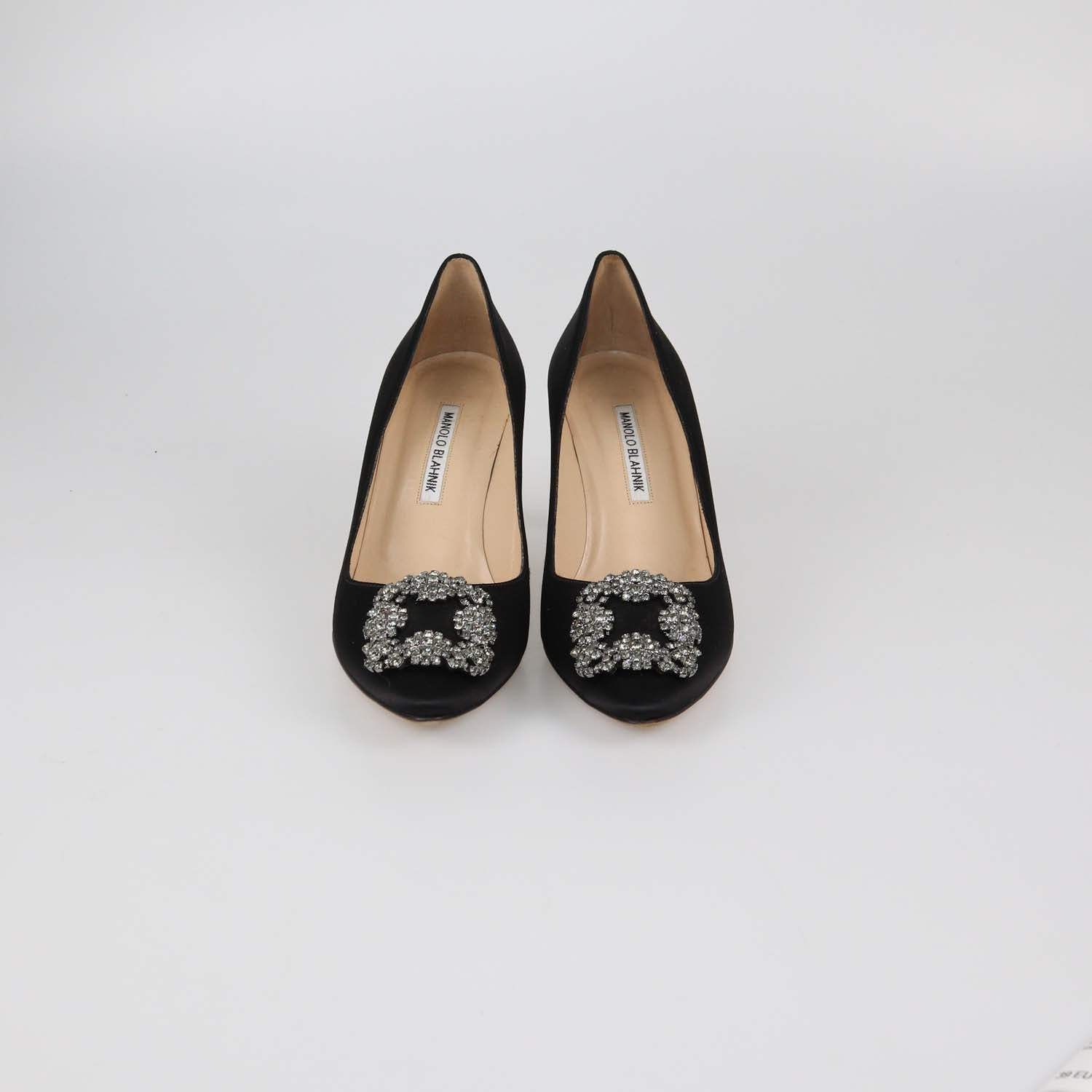 Manolo Blahnik Black Satin Hangisi Pumps